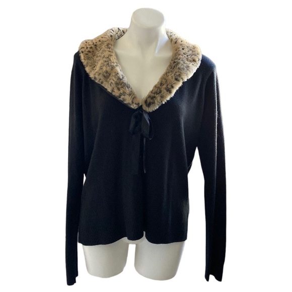 White Stag Black Sweater with Leopard Detachable Collar - Picture 1 of 8